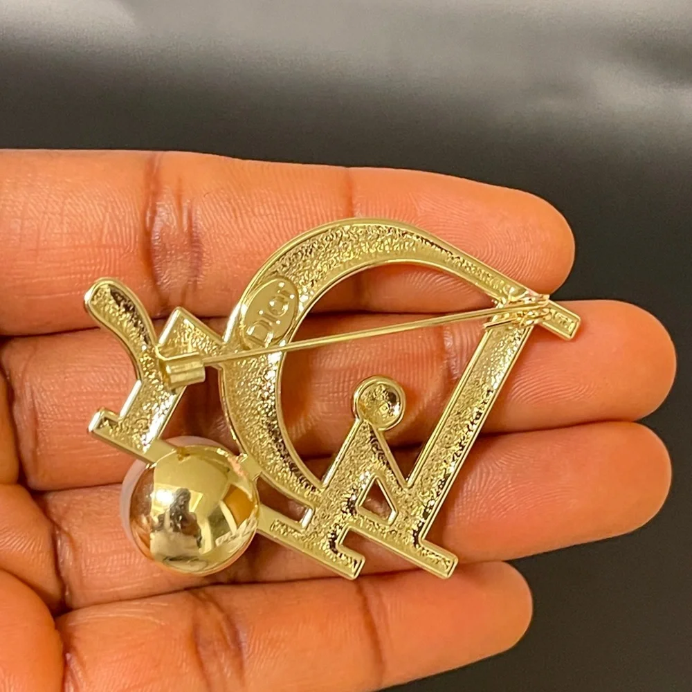 Designer Brooch - Picture 2 of 3